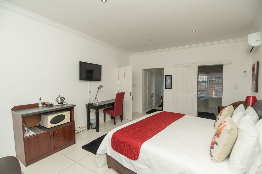 6 Bedroom Property for Sale in Humerail Eastern Cape